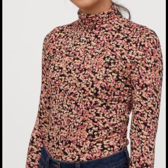H&M Tops - H&M Pink & Black Floral Turtleneck excellent condition size Small